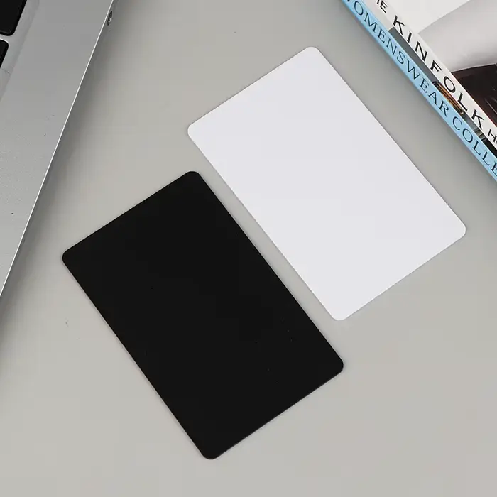 Offre Spéciale – Lot de 5/10 cartes NFC215 noires et blanches