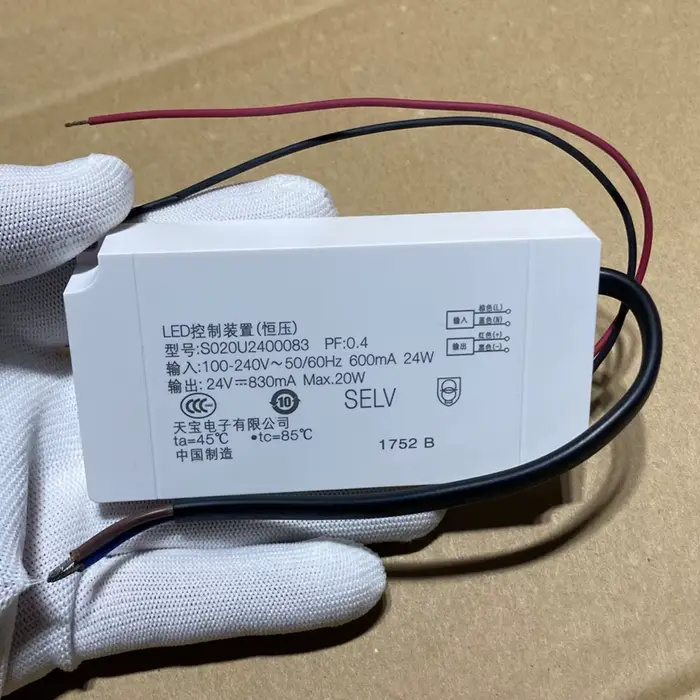 Dispositif de commande LED S020U2400083 24V0.83A pour alimentation de bande lumineuse PHILIPS Hue Pl