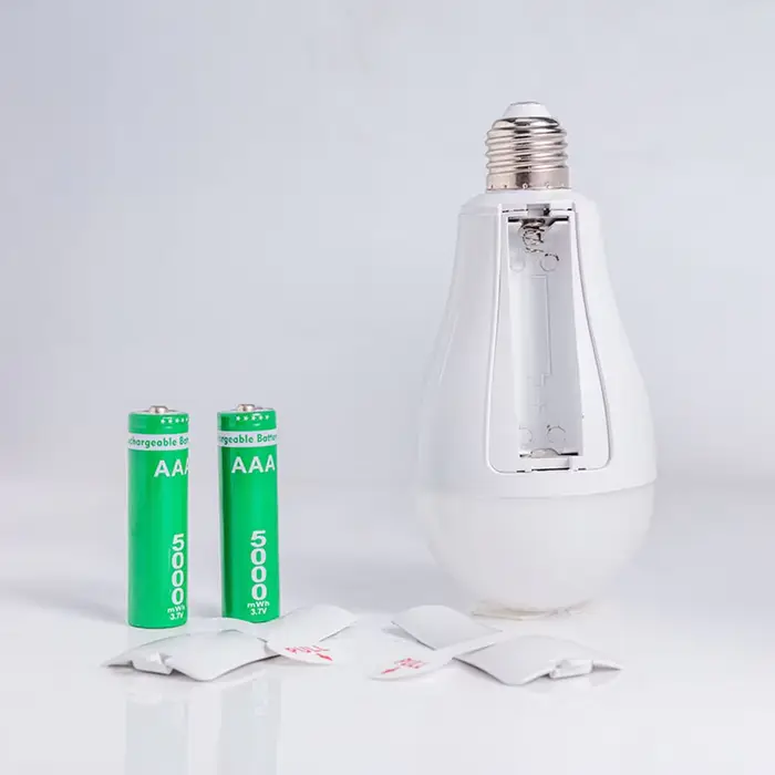 Ampoule LED avec puce de charge intelligente, panne de courant d'urgence pour la maison, batterie 18