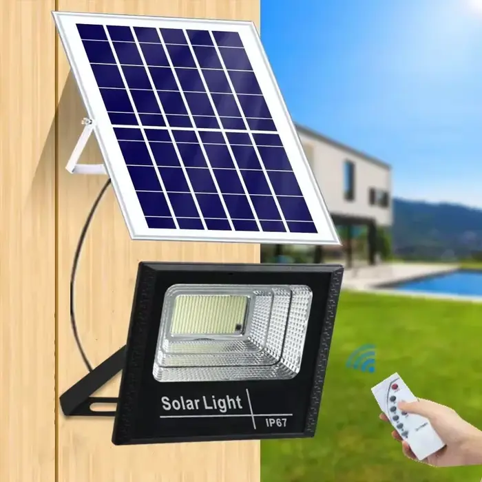 L'éclairage solaire s'allume automatiquement dans l'obscurité et projette la lumière pour les utilisateurs domestiques.