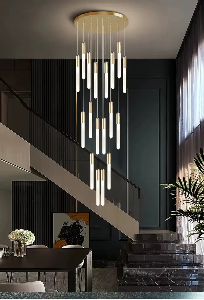 Lustre moderne pour escalier