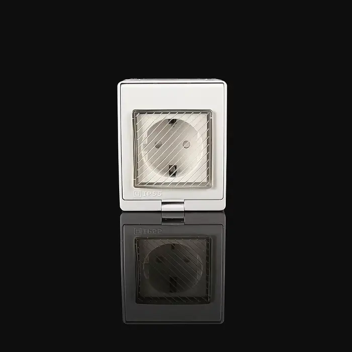Prise de courant murale externe extérieure étanche IP55 anti-poussière avec couvercle 110 ~ 250V pri