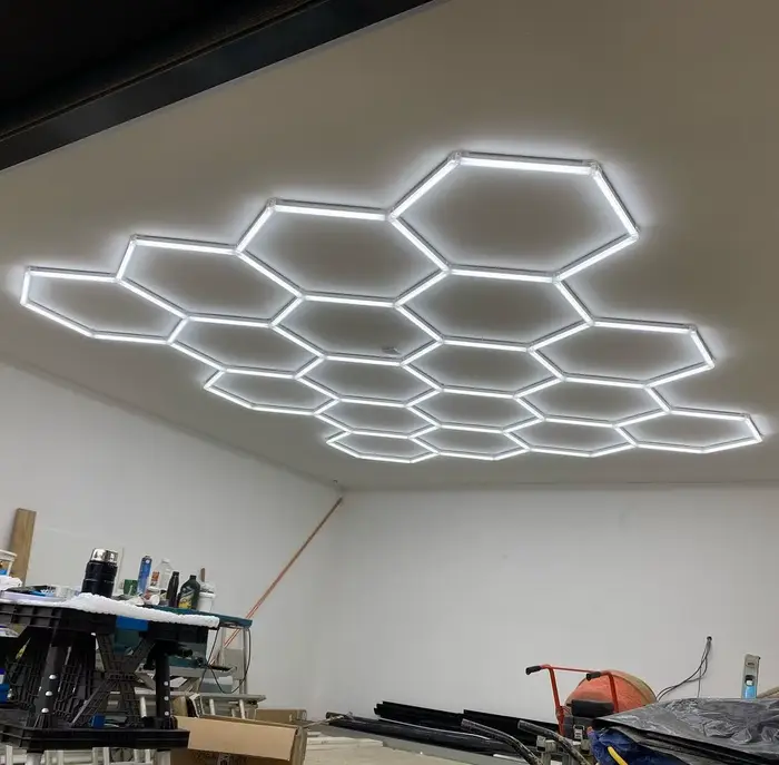 Lumière LED hexagonale pour Garage