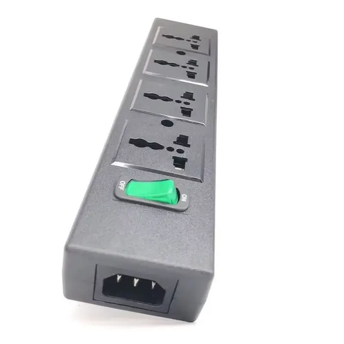 Multiprise universelle à 4 voies avec protection contre les surtensions pour maison connectée et sécurité domestique Blanc Rouge Vert